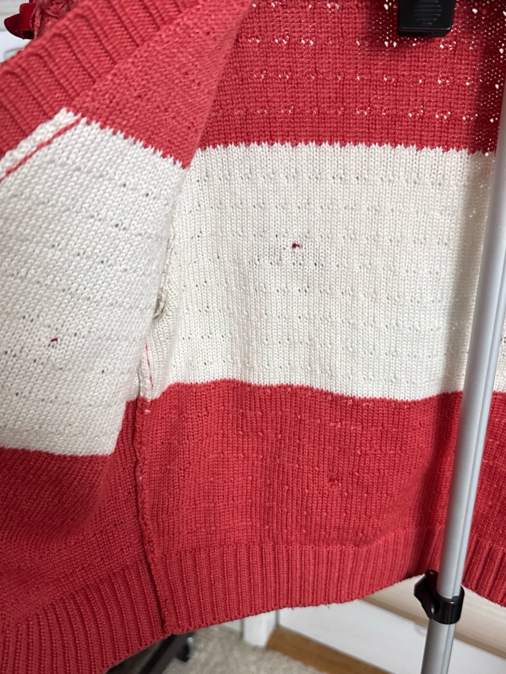 Red & White Loop-knit Cropped M Cardigan Sweater red bows holiday candy cane - Picture 5 of 7
